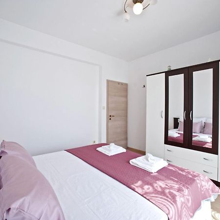 Apartments With A Parking Space Gornje Selo, Solta - 15545 Grohote Стая снимка