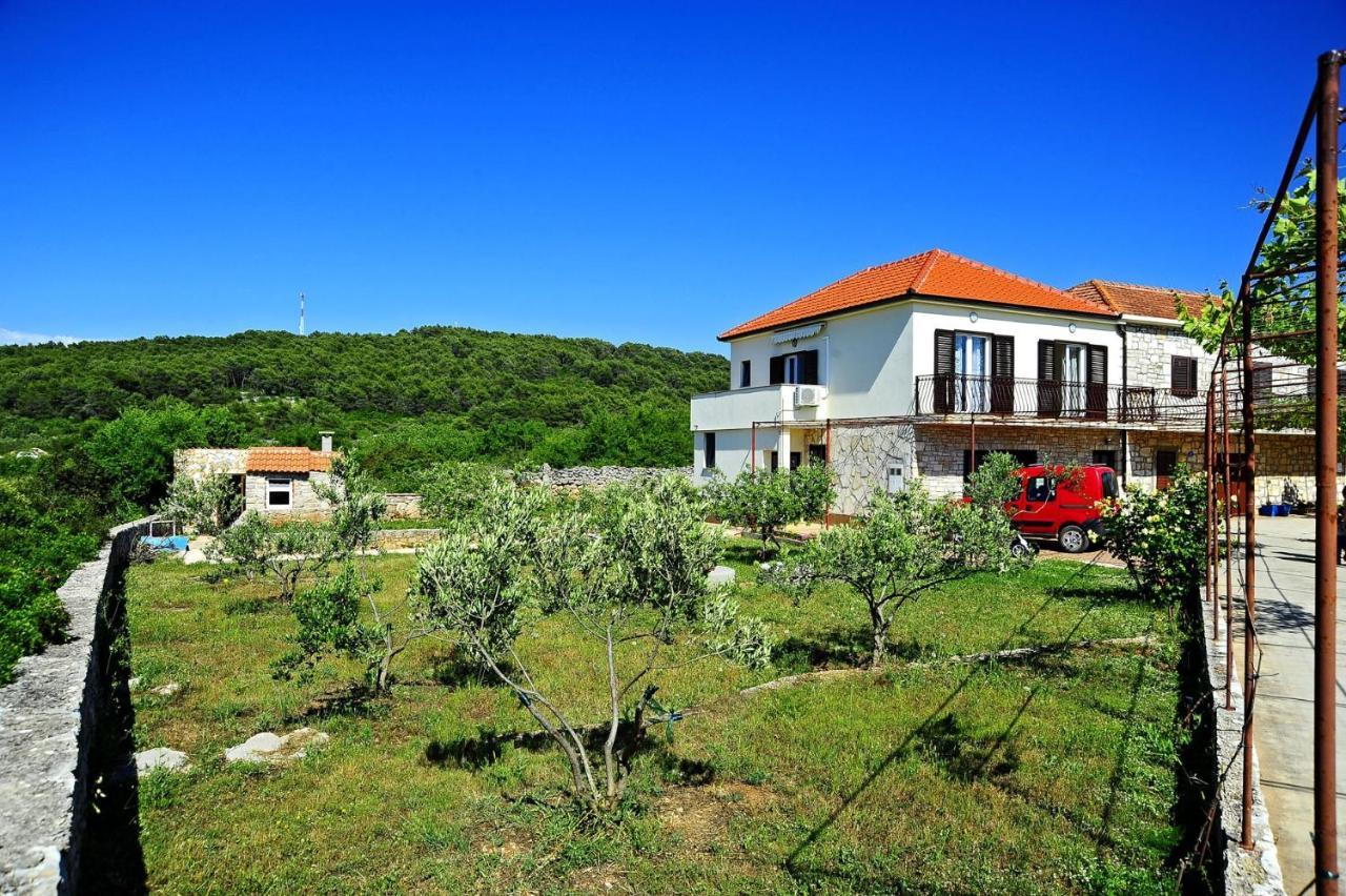 Apartments With A Parking Space Gornje Selo, Solta - 15545 Grohote Екстериор снимка