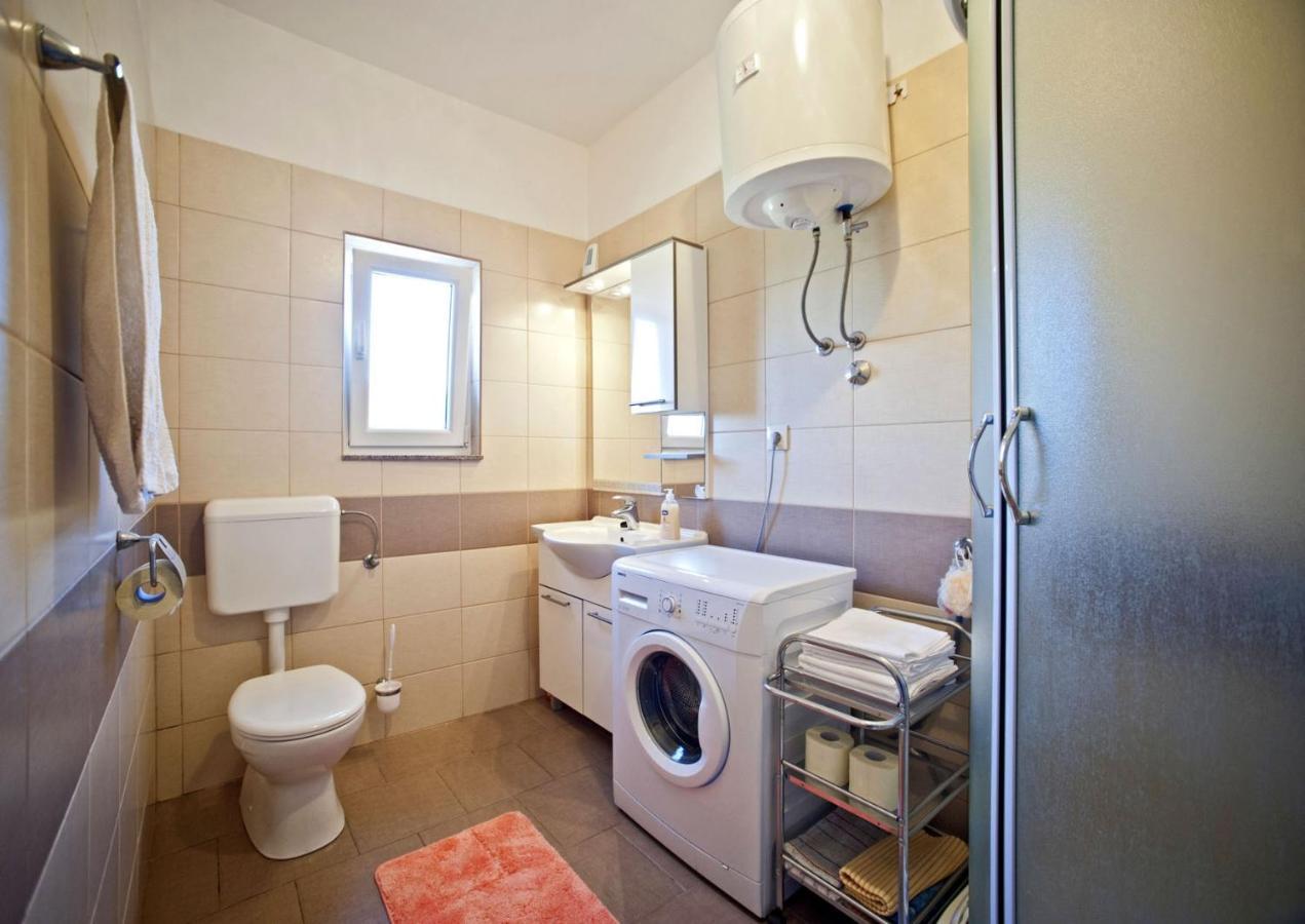 Apartments With A Parking Space Gornje Selo, Solta - 15545 Grohote Екстериор снимка