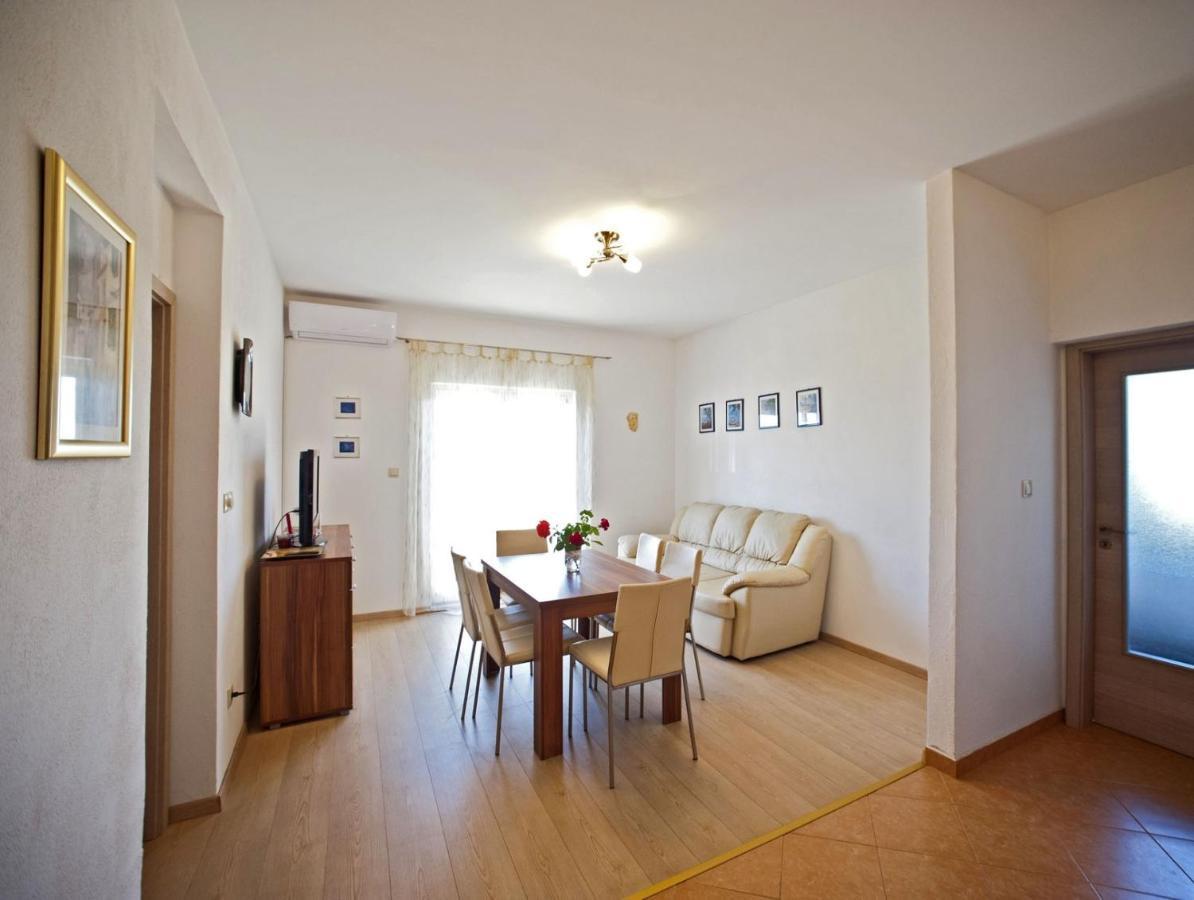Apartments With A Parking Space Gornje Selo, Solta - 15545 Grohote Екстериор снимка