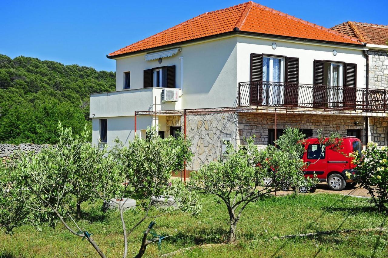 Apartments With A Parking Space Gornje Selo, Solta - 15545 Grohote Екстериор снимка