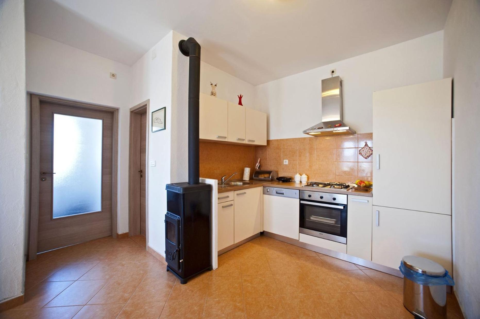 Apartments With A Parking Space Gornje Selo, Solta - 15545 Grohote Стая снимка
